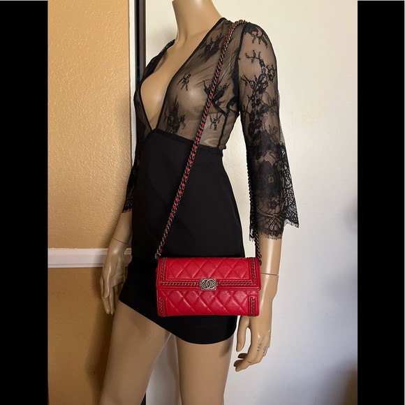 CHANEL Red Quilted Crossbody Bag - Picture 6 of 15